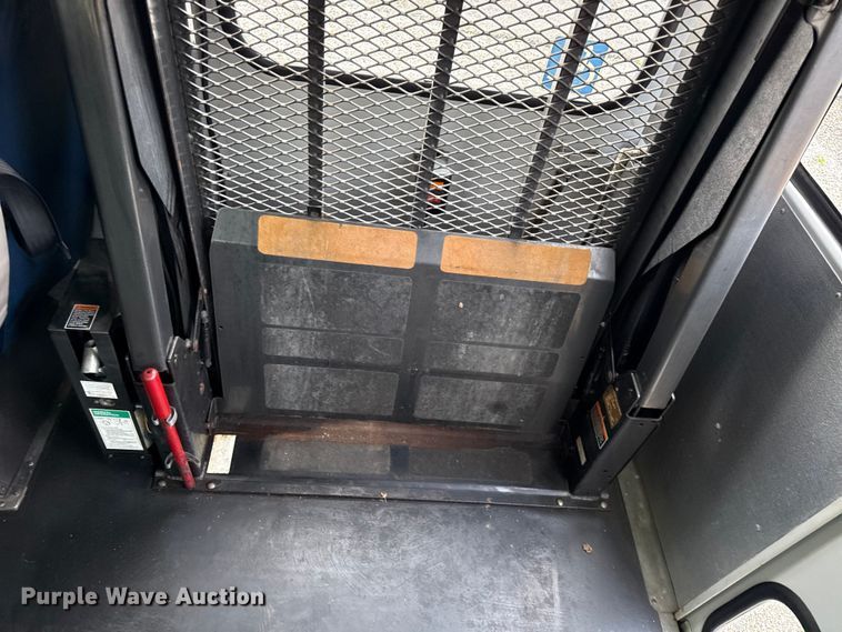 image for item DZ4458 2001 GMC Savana school bus