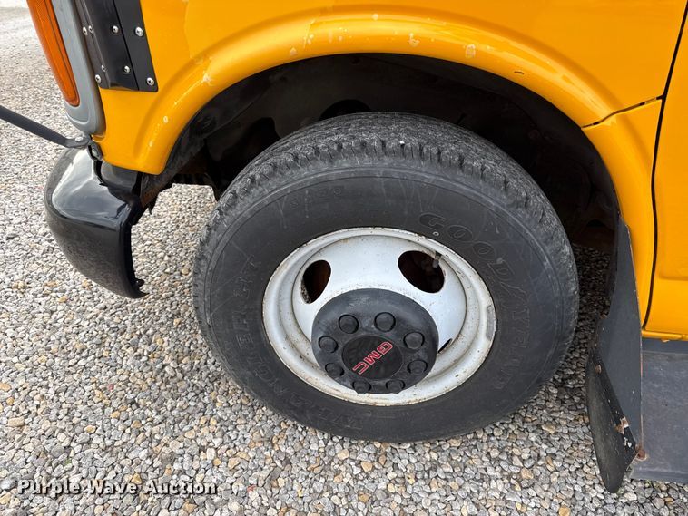 image for item DZ4458 2001 GMC Savana school bus