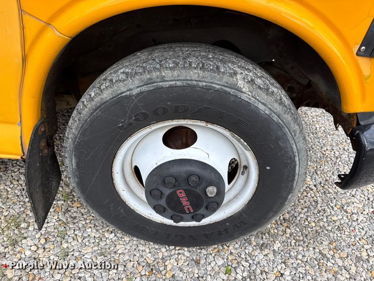 image for item DZ4458 2001 GMC Savana school bus