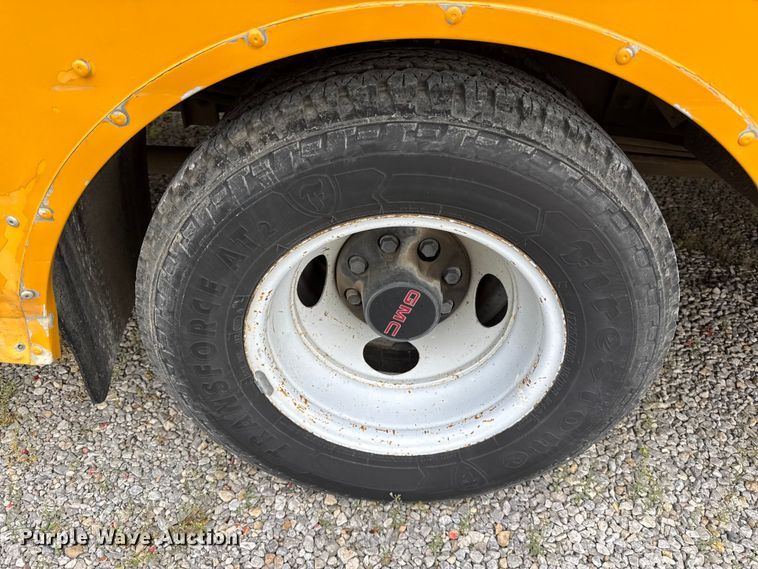 image for item DZ4458 2001 GMC Savana school bus