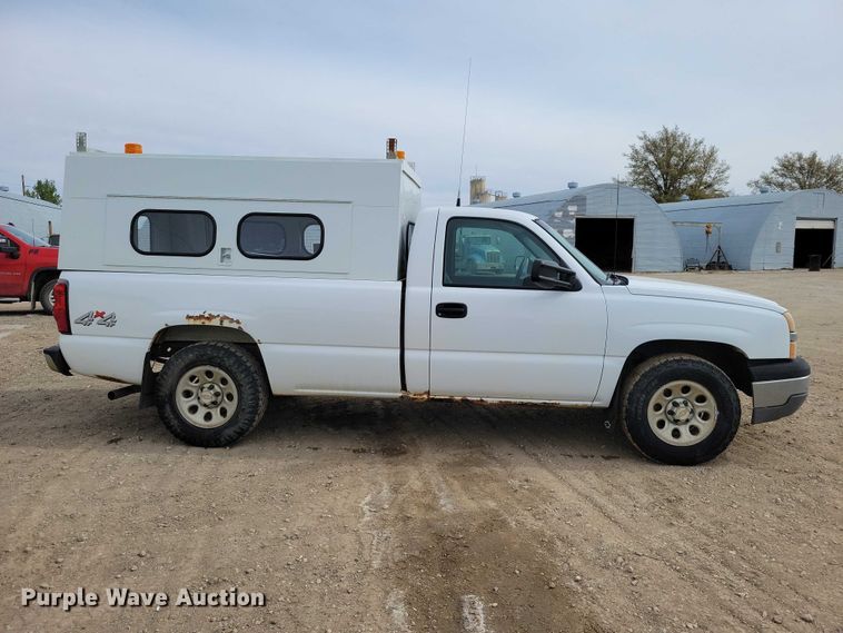 image for item DZ7092 2005 Chevrolet Silverado 1500 pickup truck