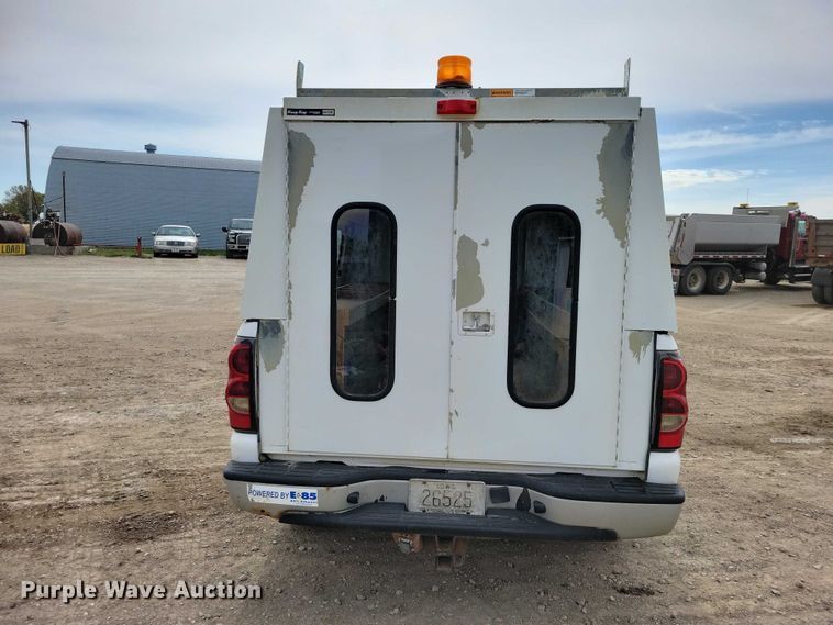 image for item DZ7092 2005 Chevrolet Silverado 1500 pickup truck