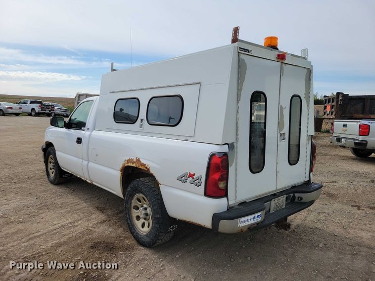 image for item DZ7092 2005 Chevrolet Silverado 1500 pickup truck