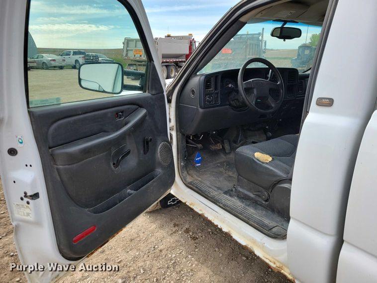 image for item DZ7092 2005 Chevrolet Silverado 1500 pickup truck