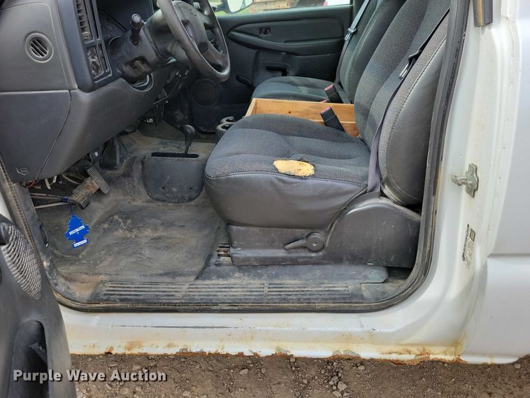 image for item DZ7092 2005 Chevrolet Silverado 1500 pickup truck
