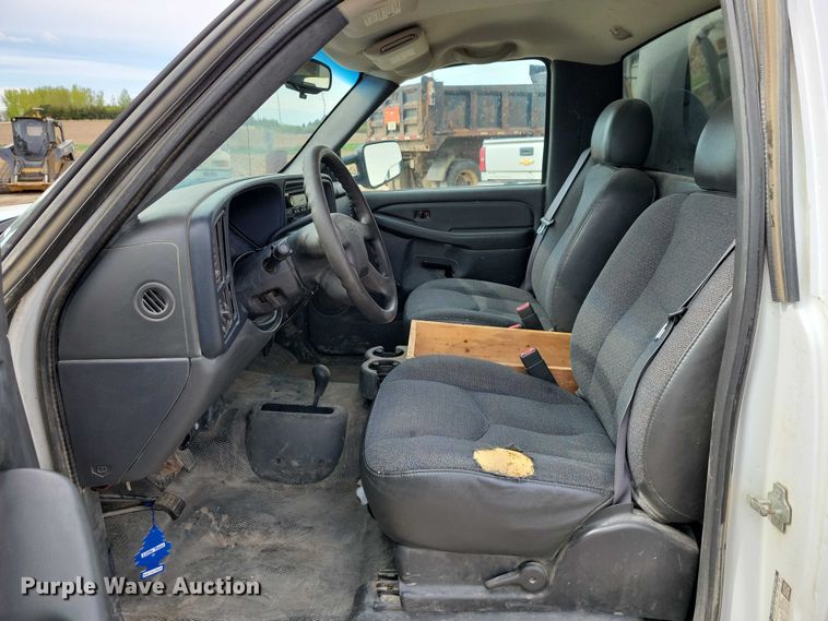 image for item DZ7092 2005 Chevrolet Silverado 1500 pickup truck