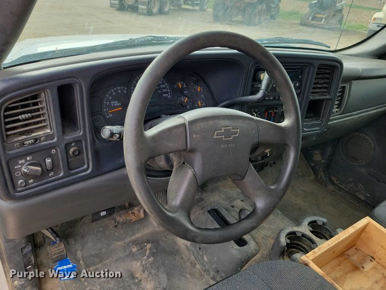 image for item DZ7092 2005 Chevrolet Silverado 1500 pickup truck