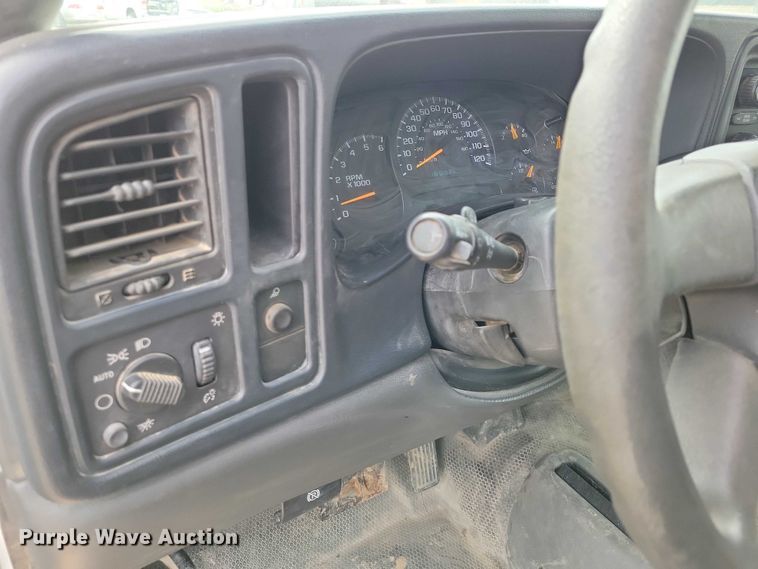 image for item DZ7092 2005 Chevrolet Silverado 1500 pickup truck