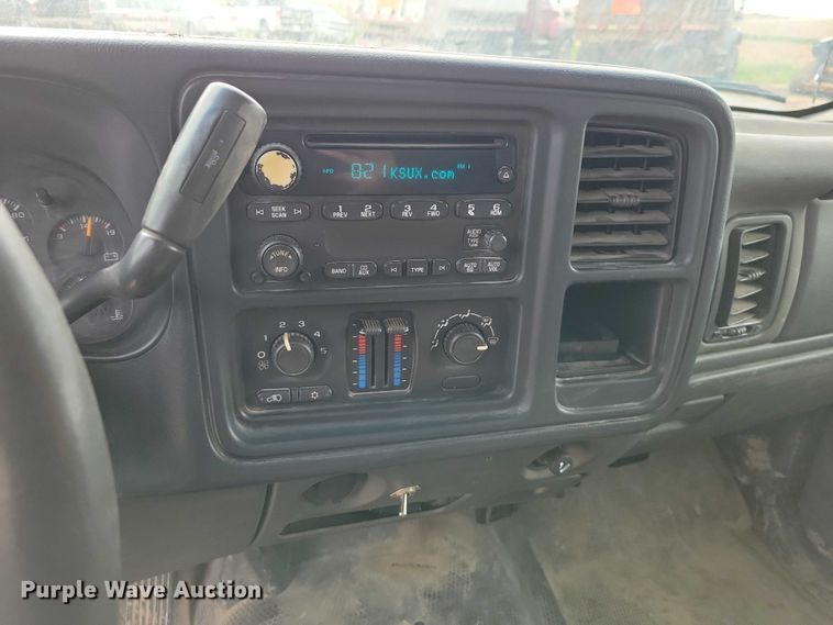 image for item DZ7092 2005 Chevrolet Silverado 1500 pickup truck