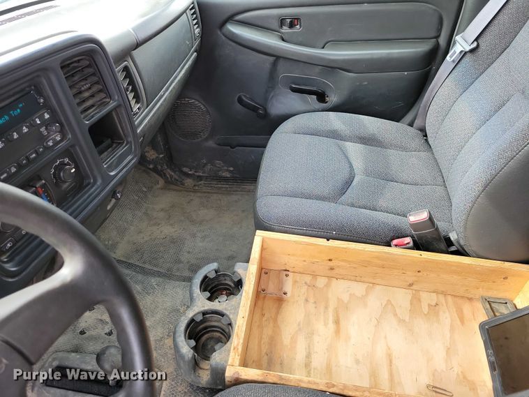 image for item DZ7092 2005 Chevrolet Silverado 1500 pickup truck