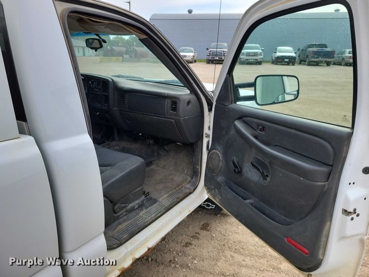 image for item DZ7092 2005 Chevrolet Silverado 1500 pickup truck