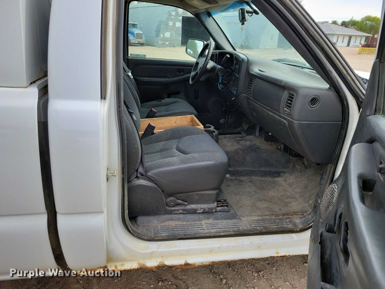 image for item DZ7092 2005 Chevrolet Silverado 1500 pickup truck
