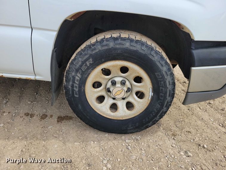 image for item DZ7092 2005 Chevrolet Silverado 1500 pickup truck