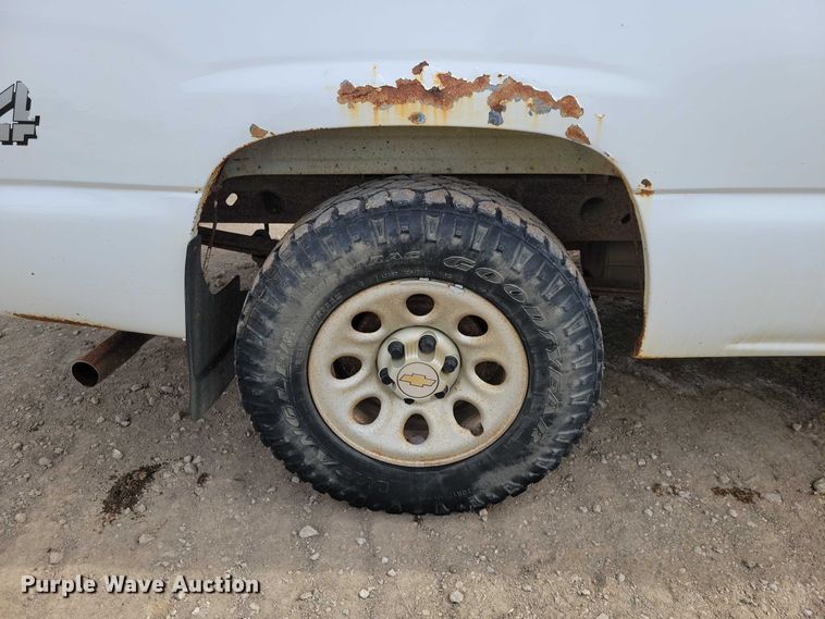 image for item DZ7092 2005 Chevrolet Silverado 1500 pickup truck