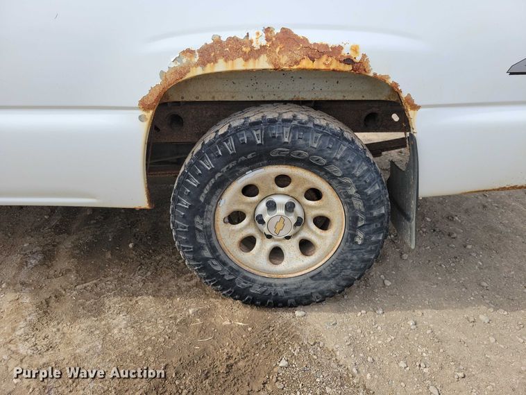 image for item DZ7092 2005 Chevrolet Silverado 1500 pickup truck
