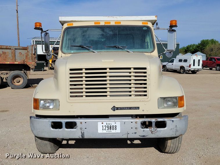image for item DZ7093 1998 International 4900 dump truck