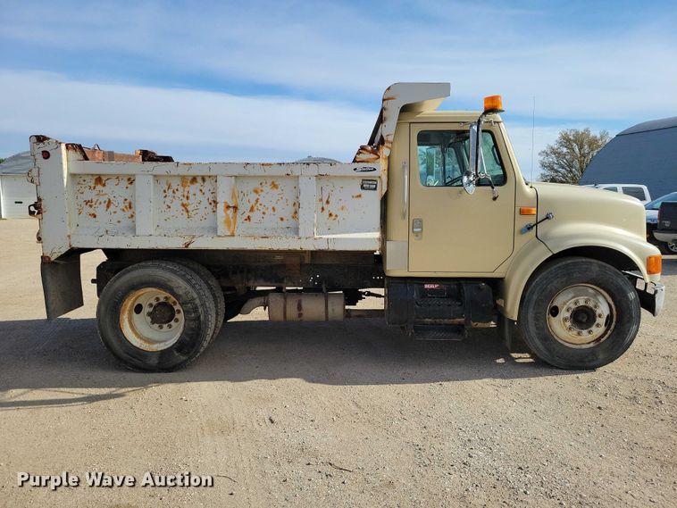 image for item DZ7093 1998 International 4900 dump truck