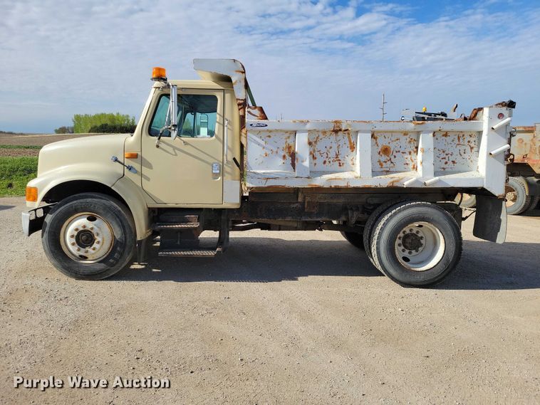 image for item DZ7093 1998 International 4900 dump truck