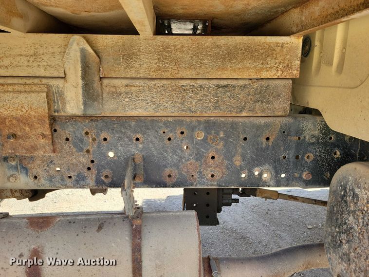 image for item DZ7093 1998 International 4900 dump truck
