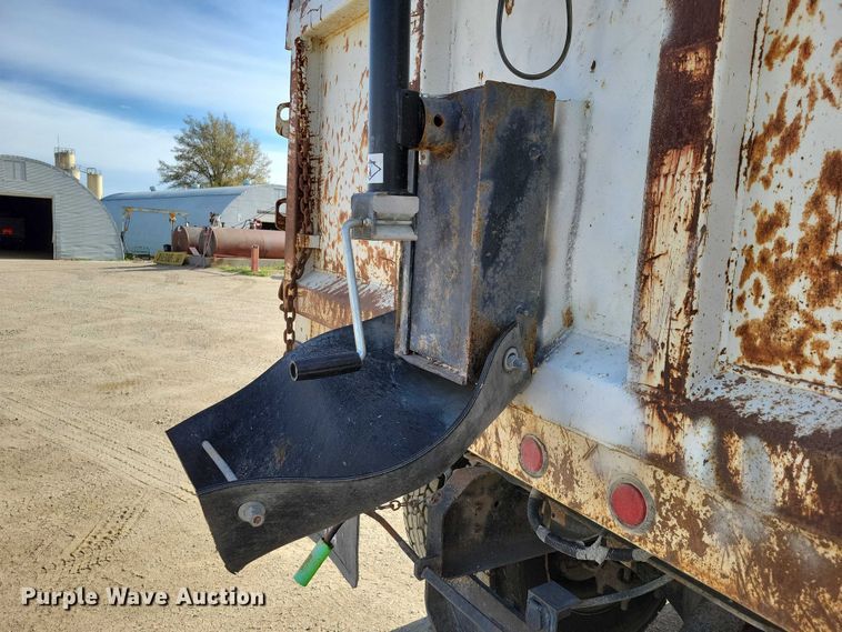 image for item DZ7093 1998 International 4900 dump truck