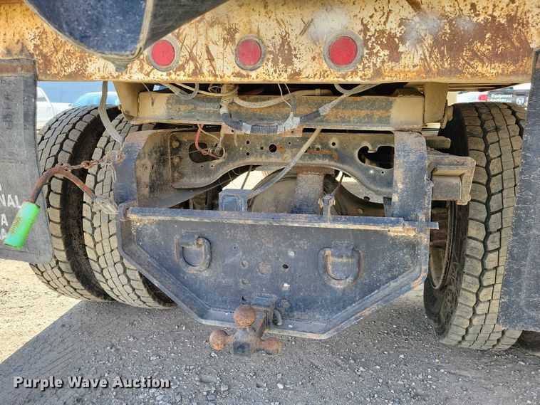 image for item DZ7093 1998 International 4900 dump truck
