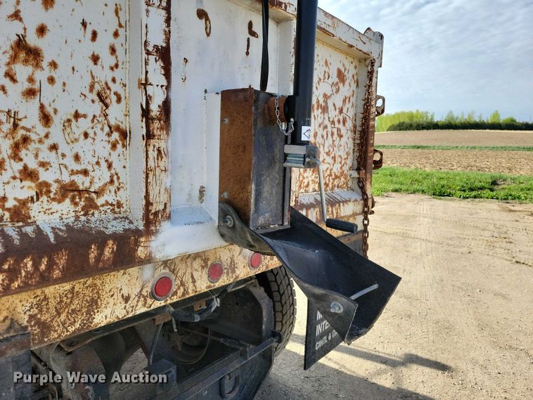 image for item DZ7093 1998 International 4900 dump truck