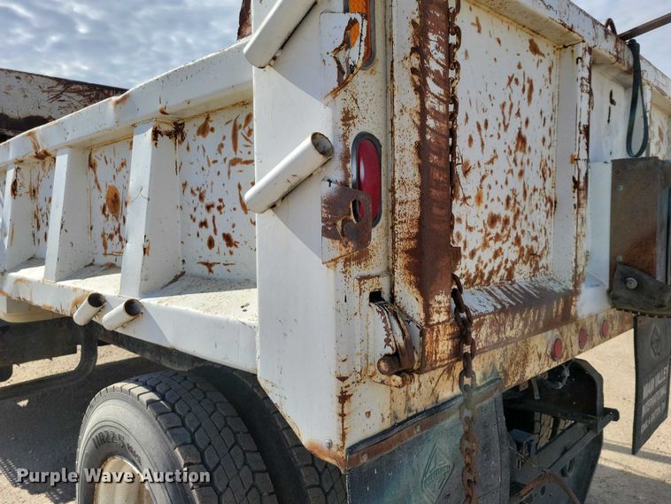 image for item DZ7093 1998 International 4900 dump truck