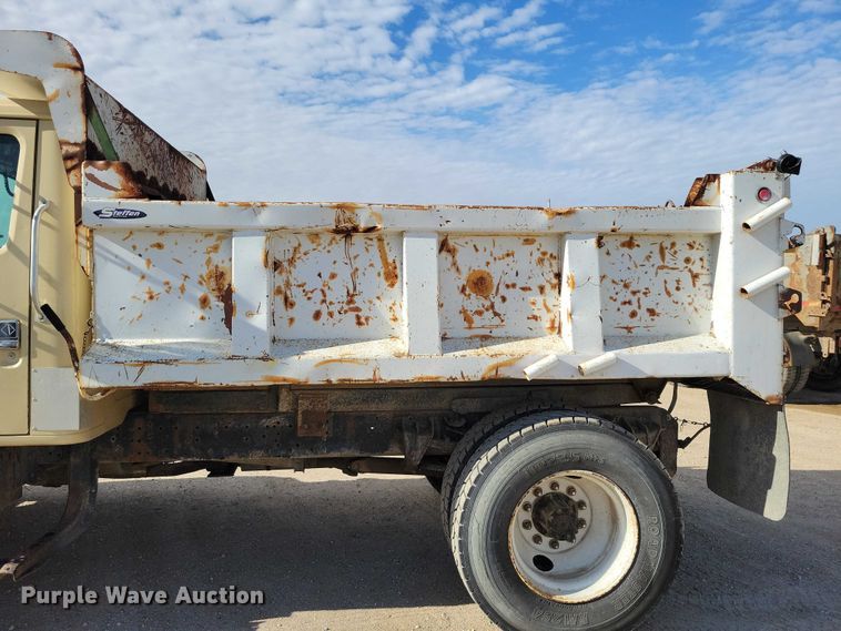 image for item DZ7093 1998 International 4900 dump truck
