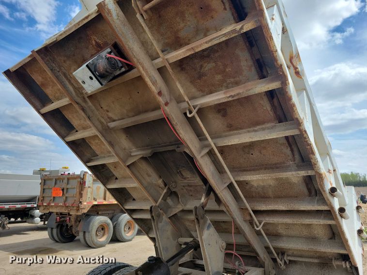 image for item DZ7093 1998 International 4900 dump truck