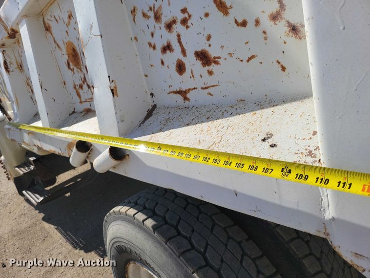 image for item DZ7093 1998 International 4900 dump truck