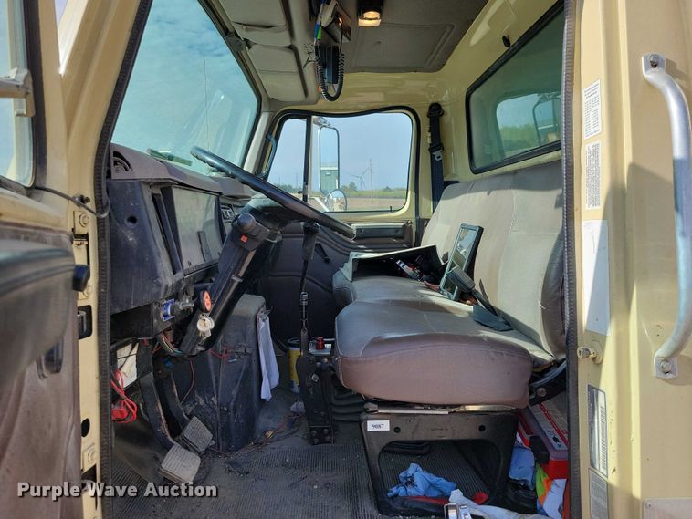 image for item DZ7093 1998 International 4900 dump truck