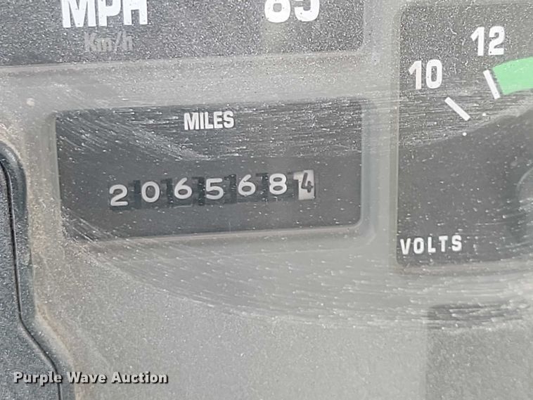 image for item DZ7093 1998 International 4900 dump truck