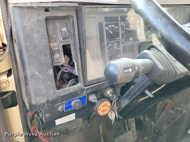 image for item DZ7093 1998 International 4900 dump truck