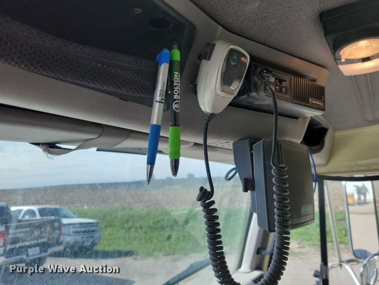 image for item DZ7093 1998 International 4900 dump truck
