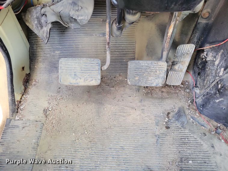 image for item DZ7093 1998 International 4900 dump truck