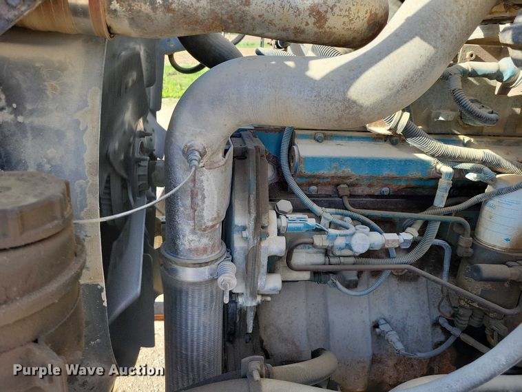 image for item DZ7093 1998 International 4900 dump truck