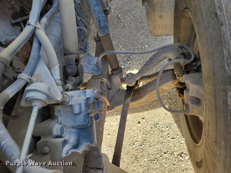 image for item DZ7093 1998 International 4900 dump truck
