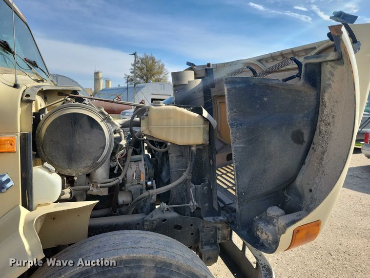 image for item DZ7093 1998 International 4900 dump truck