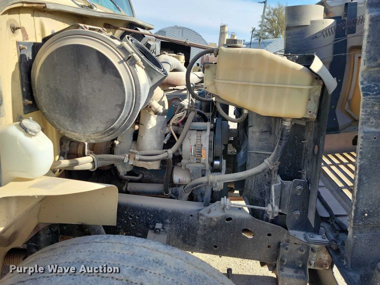 image for item DZ7093 1998 International 4900 dump truck