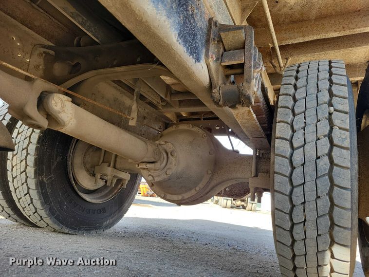 image for item DZ7093 1998 International 4900 dump truck