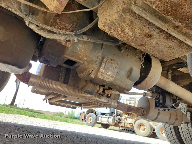image for item DZ7093 1998 International 4900 dump truck