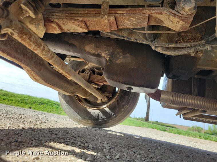image for item DZ7093 1998 International 4900 dump truck