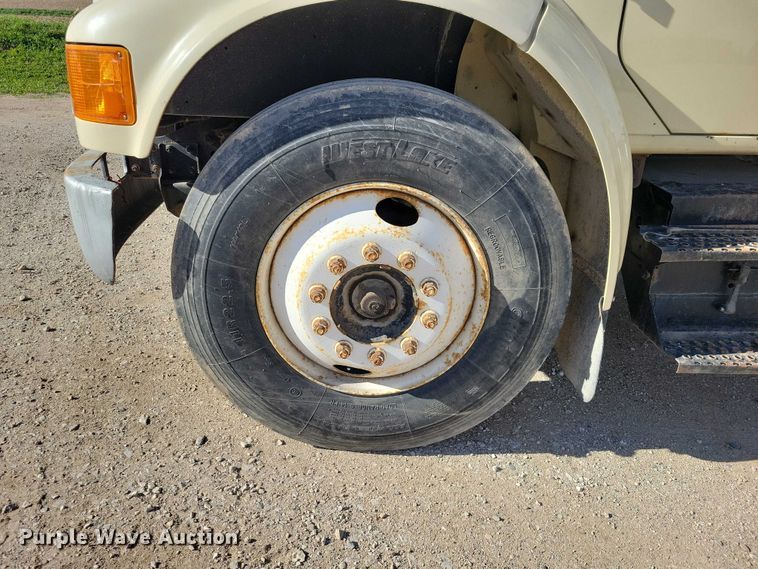 image for item DZ7093 1998 International 4900 dump truck