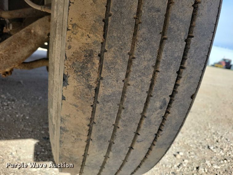 image for item DZ7093 1998 International 4900 dump truck
