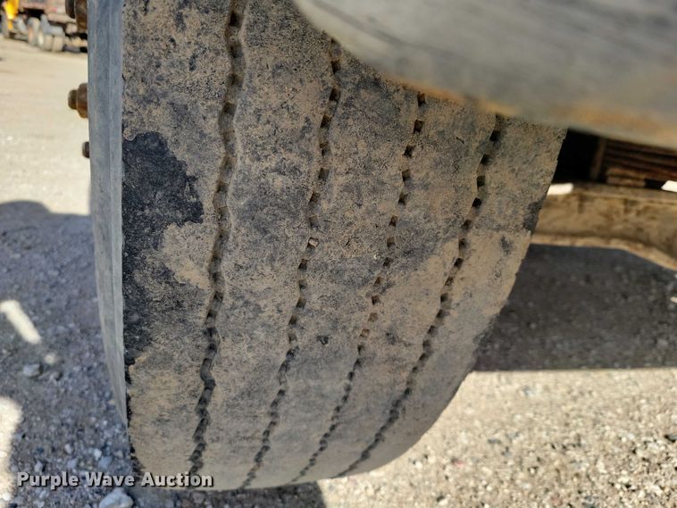 image for item DZ7093 1998 International 4900 dump truck