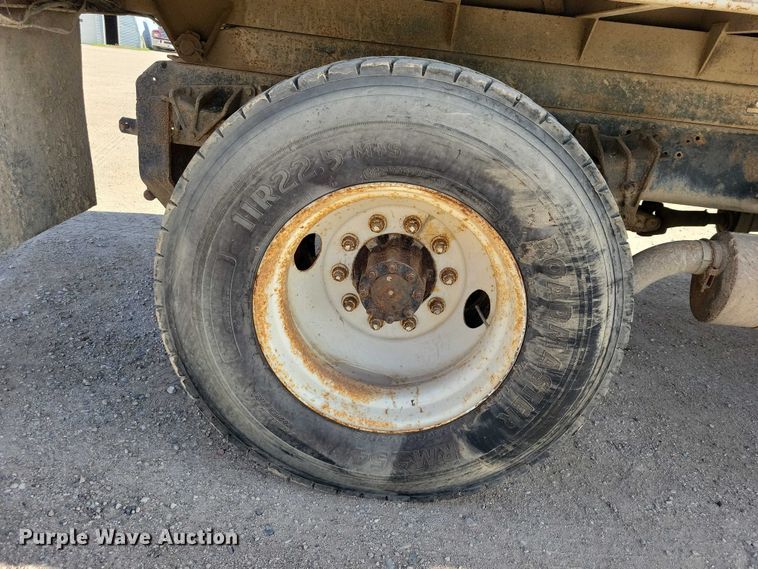 image for item DZ7093 1998 International 4900 dump truck
