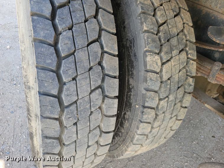 image for item DZ7093 1998 International 4900 dump truck