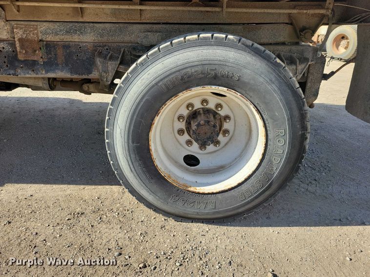 image for item DZ7093 1998 International 4900 dump truck