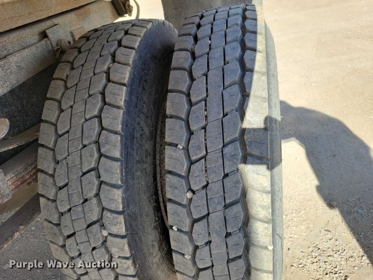 image for item DZ7093 1998 International 4900 dump truck