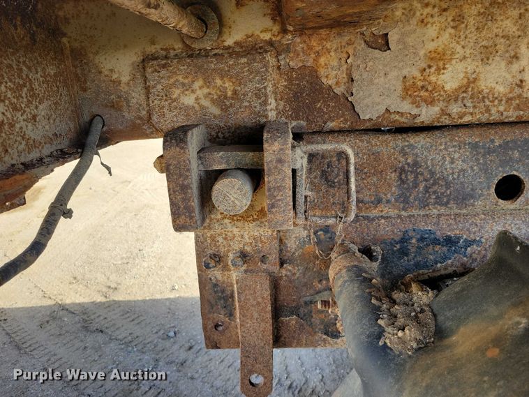 image for item DZ7094 2010 Freightliner Business Class M2 dump truck